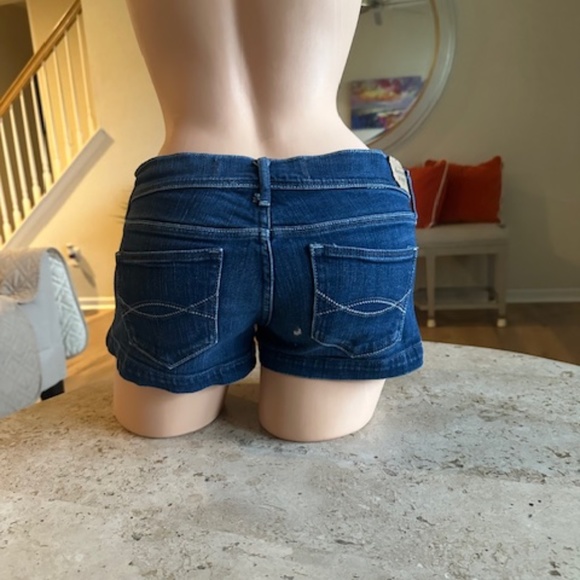 Abercrombie & Fitch size 26 denim shorts - Picture 2 of 12